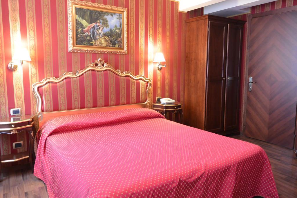 Triple Room,1274491153:JPEG