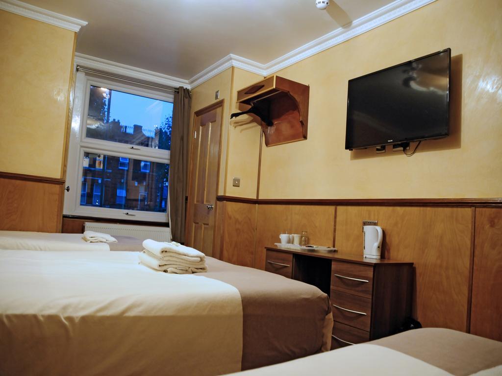Basic Triple Room