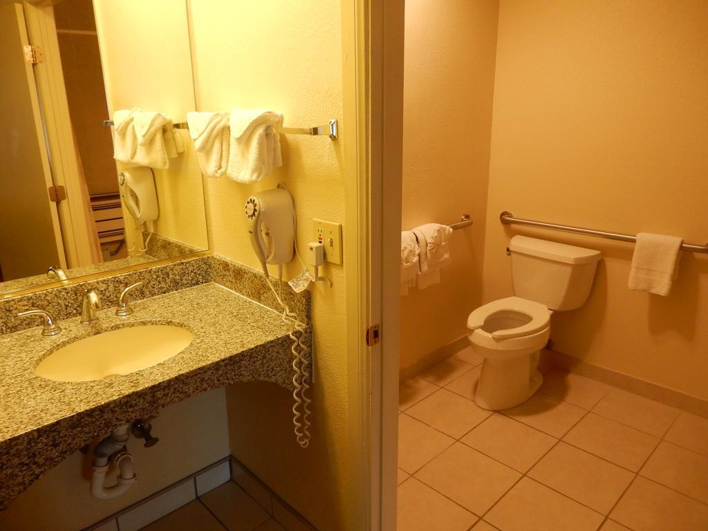 Quarto Queen Standard com 2 Camas Queen-size - Não Fumantes