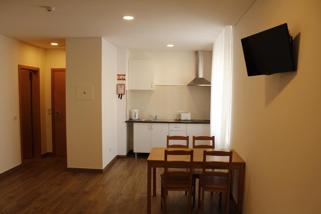 Standard Triple Studio,352990897:JPEG