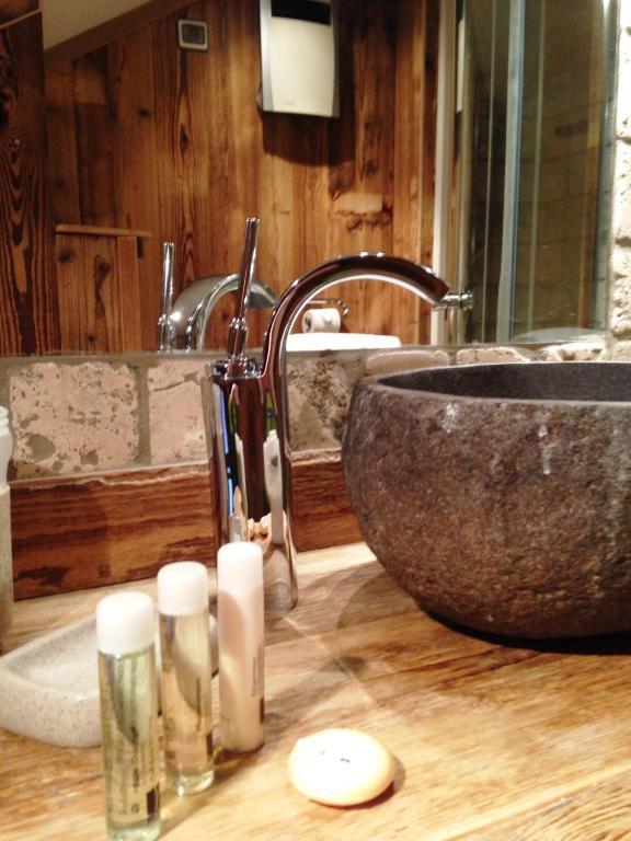 Twin Room,1672573549:JPEG