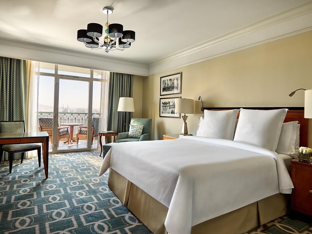 Deluxe Room King Bed