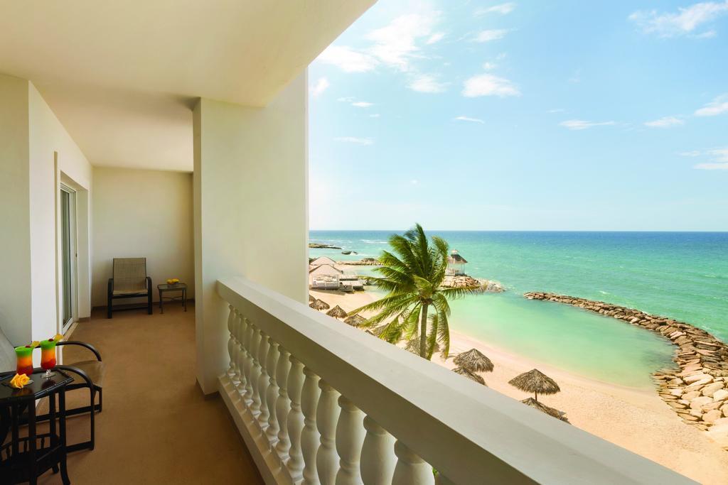 One-Bedroom Suite - Oceanfront