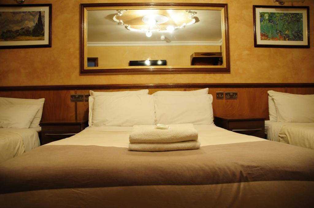 Basic Triple Room