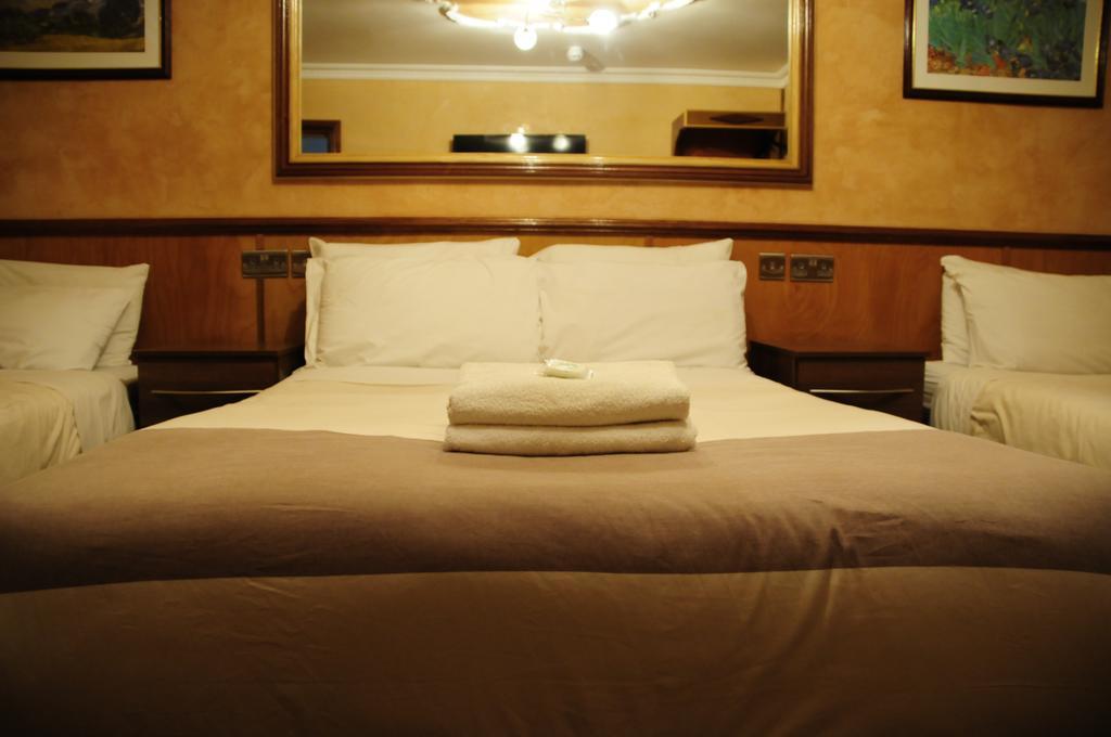 Basic Triple Room