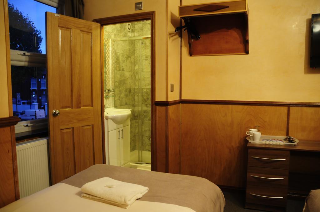Basic Triple Room