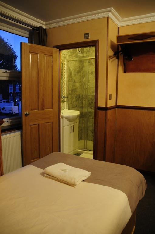 Basic Triple Room