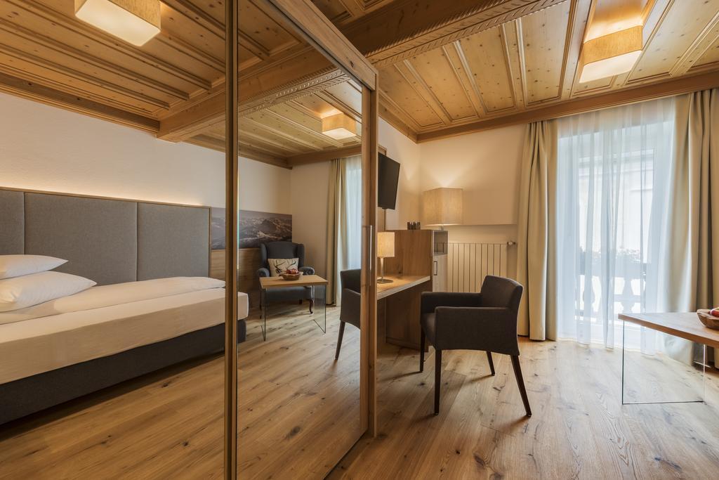 Superior Single Room,546762234:JPEG