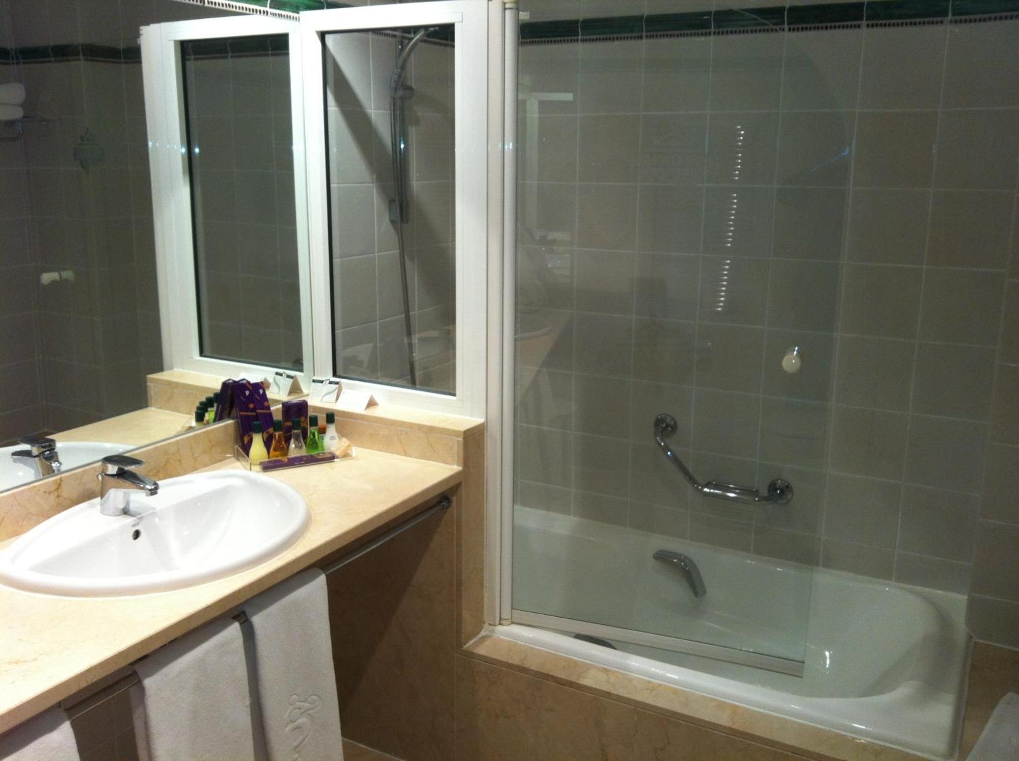 Standard Double Room (2 Adults + 1 Child)