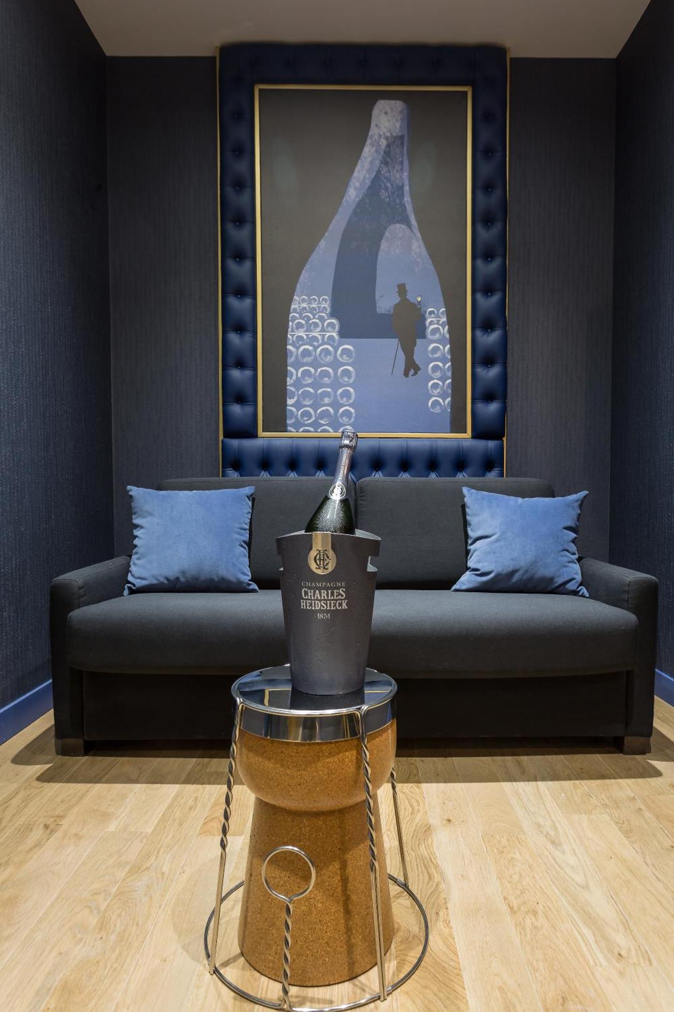 Suite,1274013403:JPEG