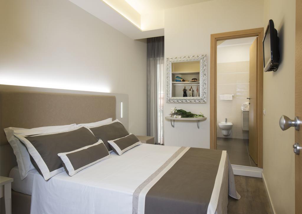 Large Single Room,445373907:JPEG