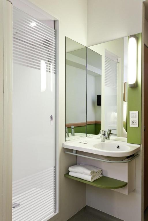 Twin Room,1704929232:JPEG