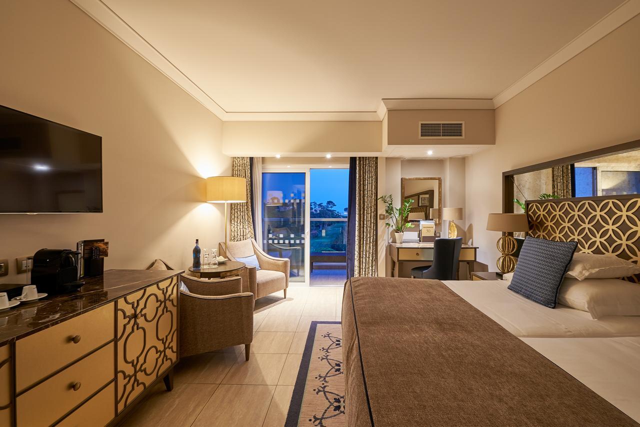 Angebot - Premium Doppel- oder Zweibettzimmer mit Golf- oder Meerblick