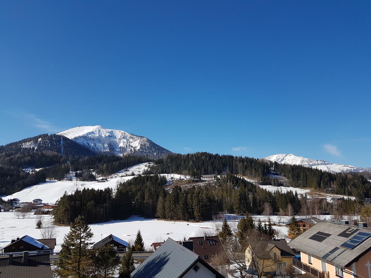 Apartment mit Balkon