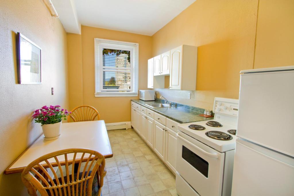 Suíte com 1 Quarto e Cozinha