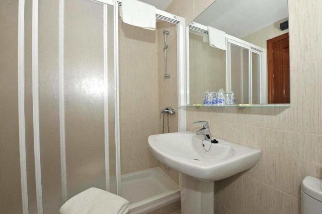 Double or Twin Room with Sea View,63122803:JPEG