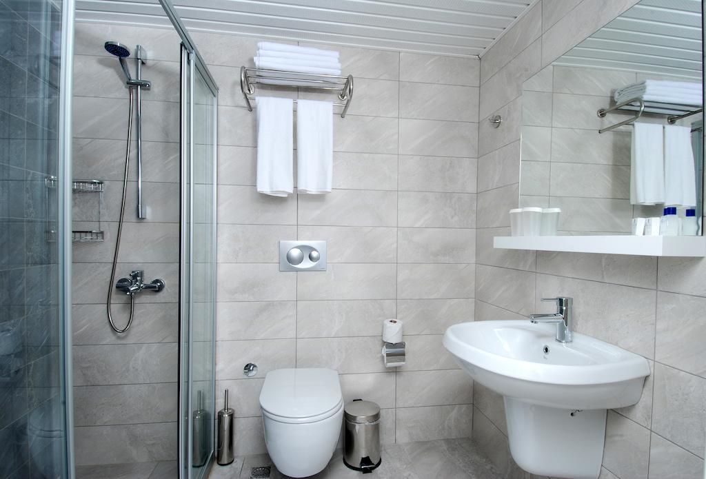 Standard Double or Twin Room,67503800:JPEG