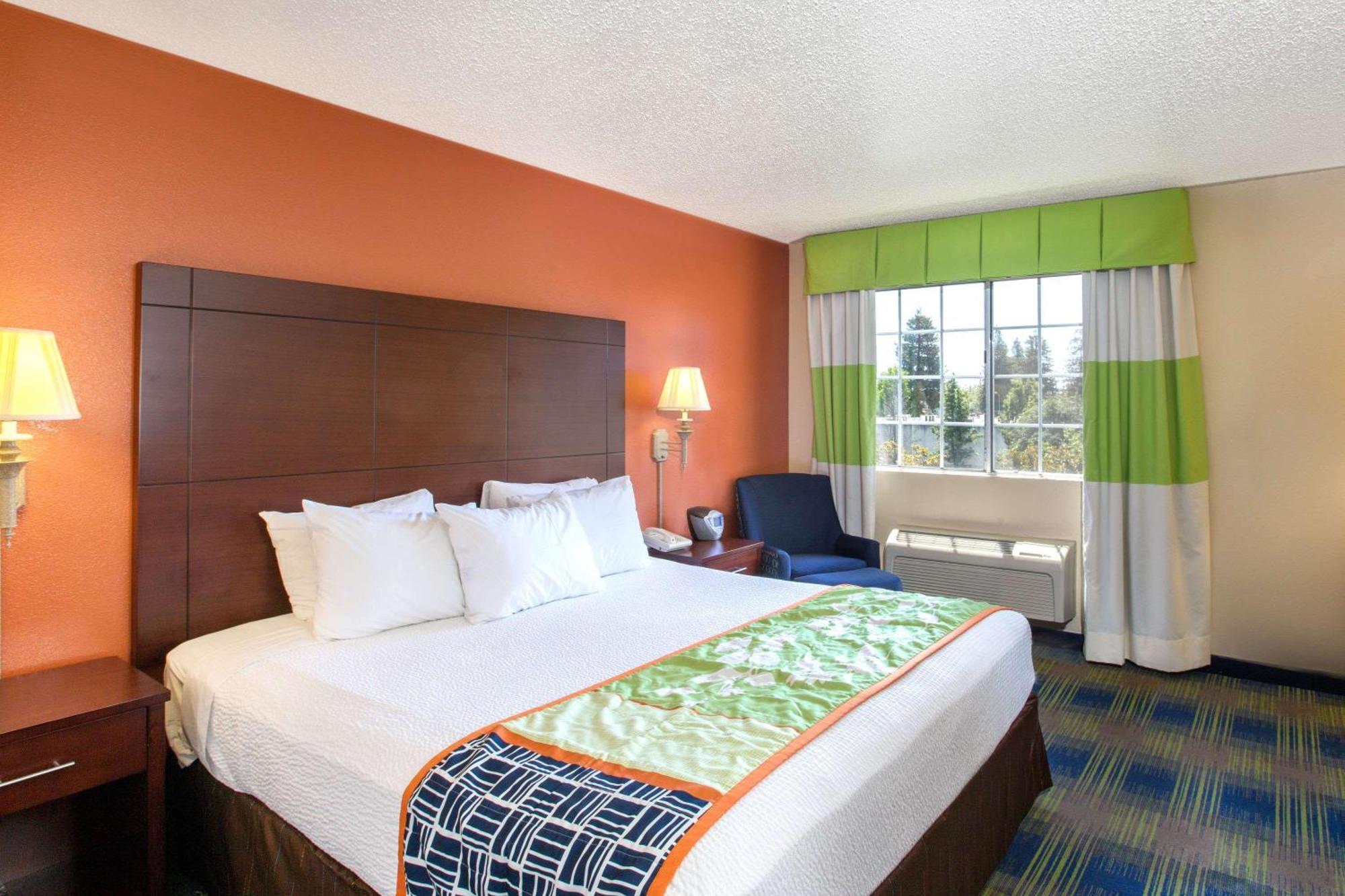 King Room - Mobility/Hearing Access/Non Smoking,681045363:JPEG