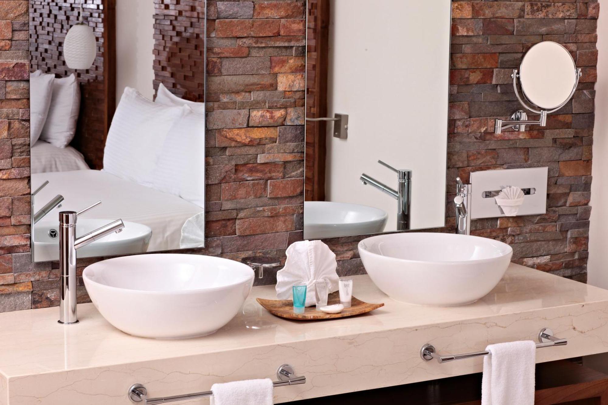 Finisterra Suite