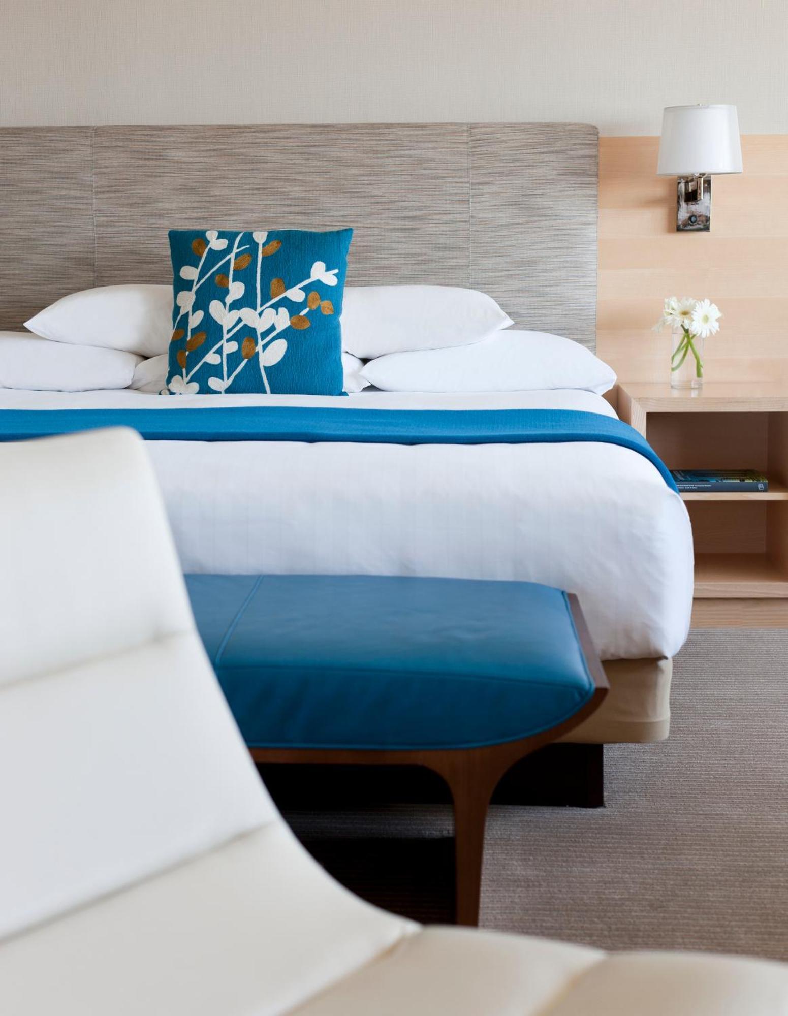 Hoekkamer met Kingsize Bed en Uitzicht op de Haven