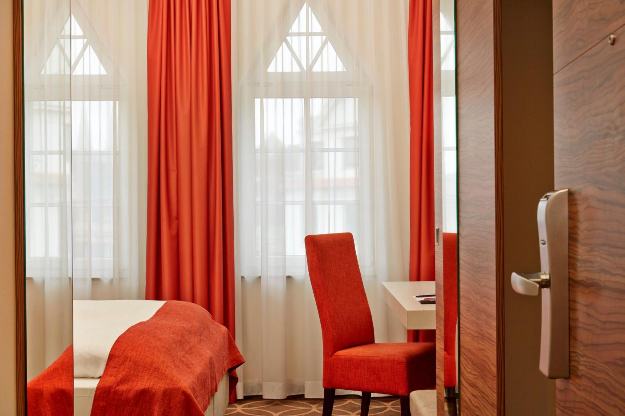 Superior Double or Twin Room,917930542:JPEG