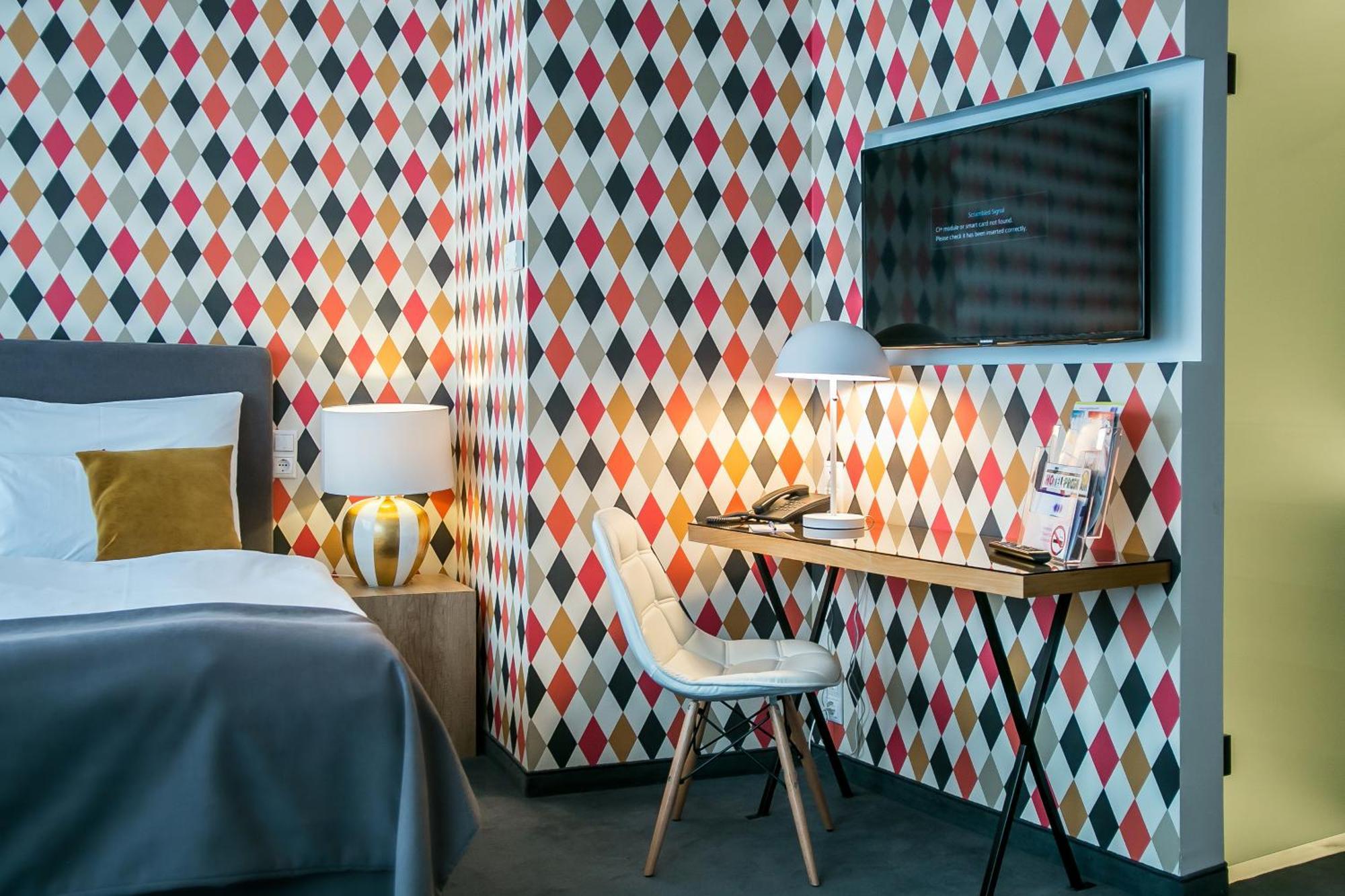 Superior Double Room,704300644:JPEG