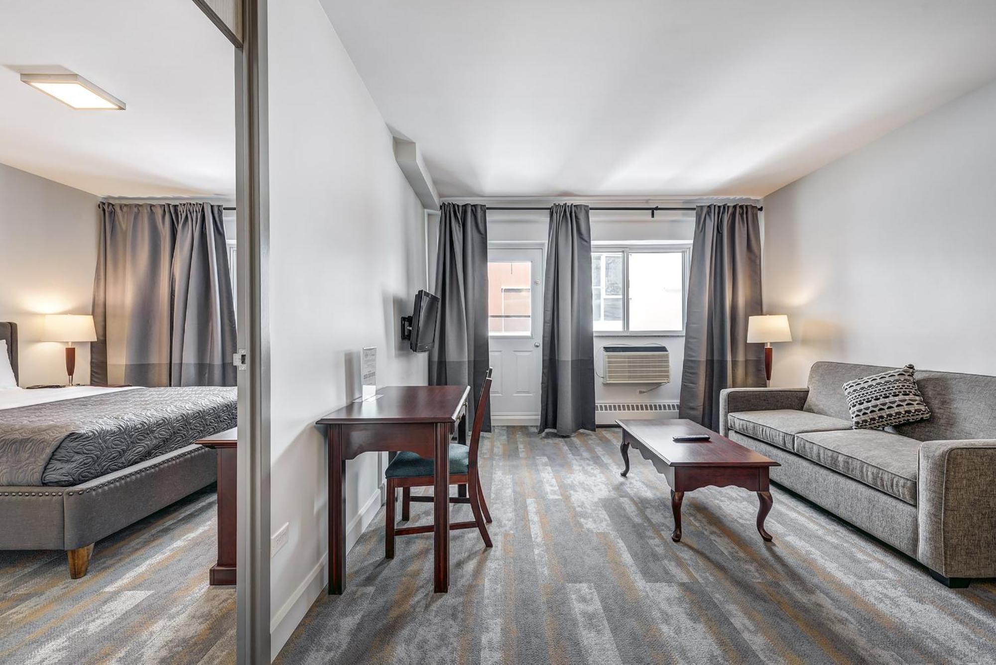 Superior Suite with Queen Bed