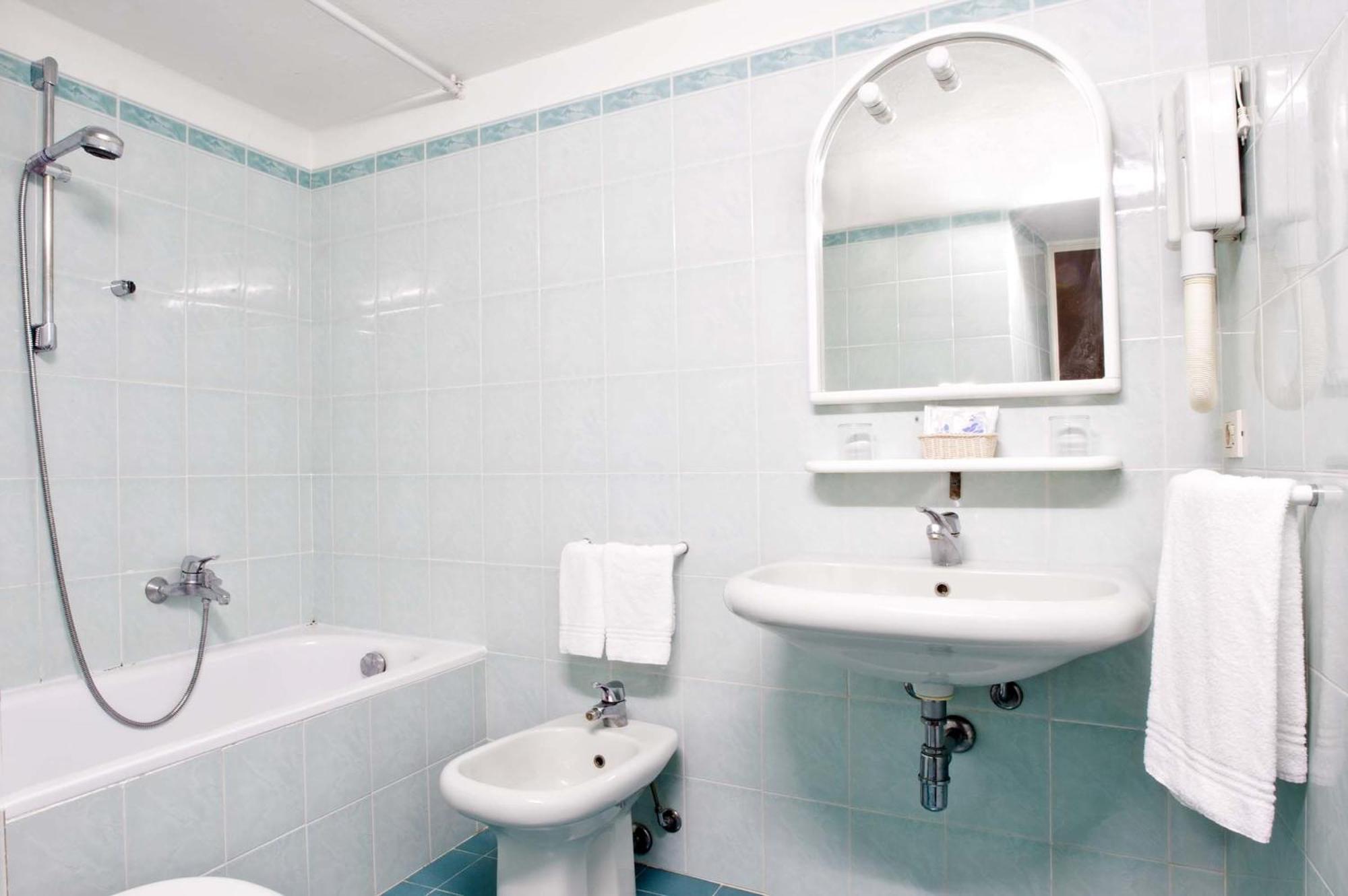 Single Room Private External Bathroom