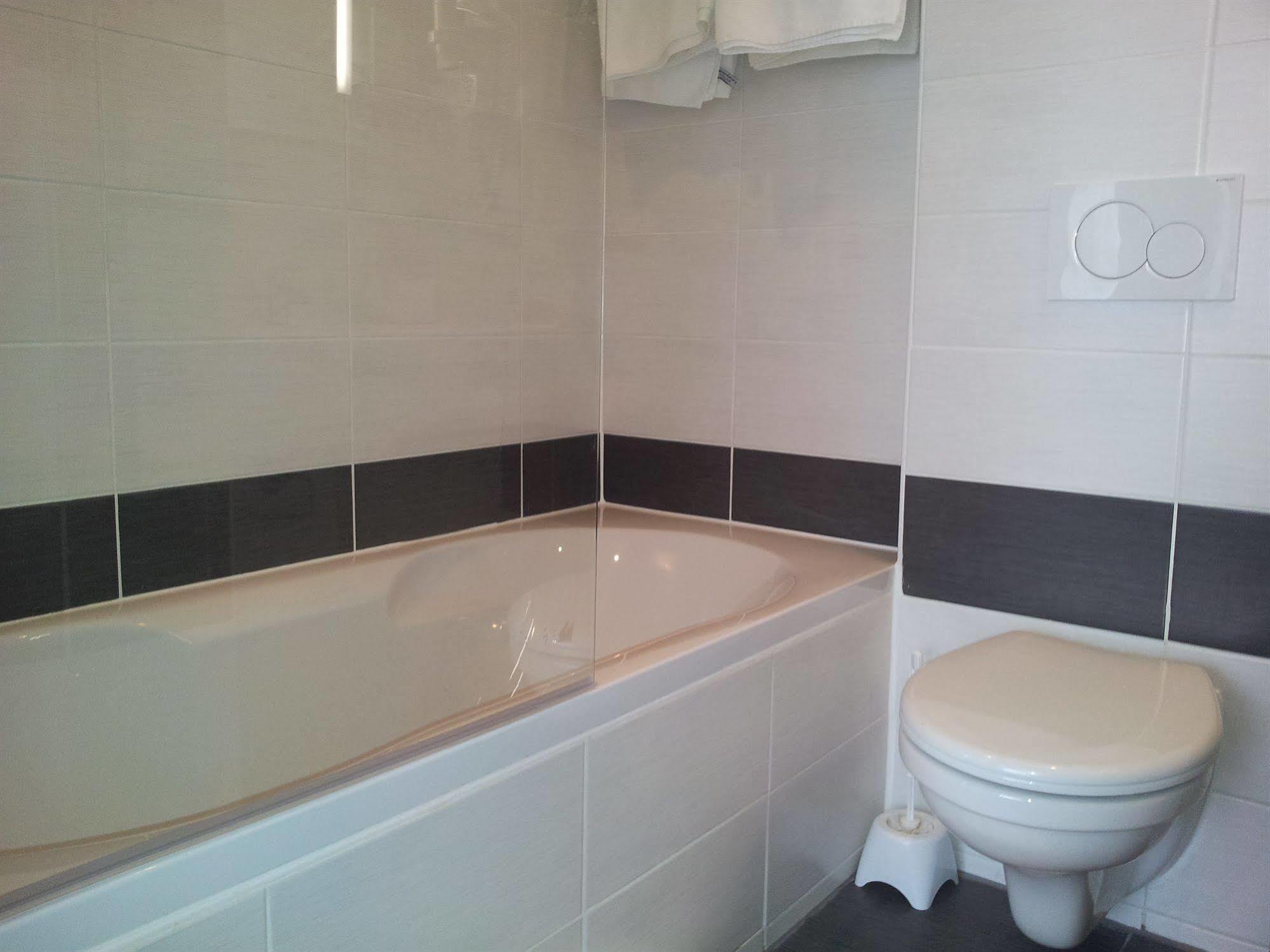 Queen Room- Disability Access- Non Smoking,1649029305:JPEG