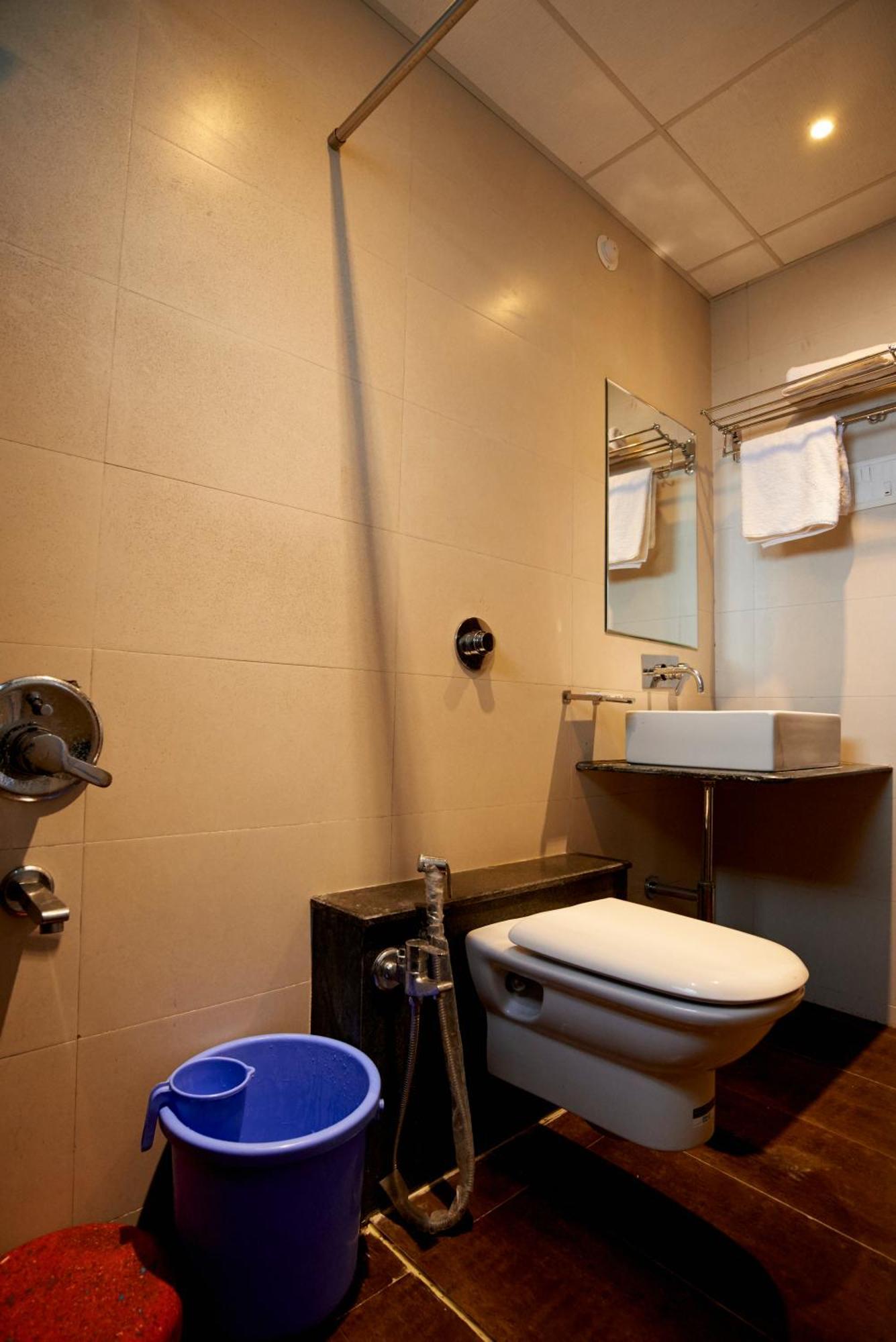 Deluxe Double Room (2 Adults + 1 Child)