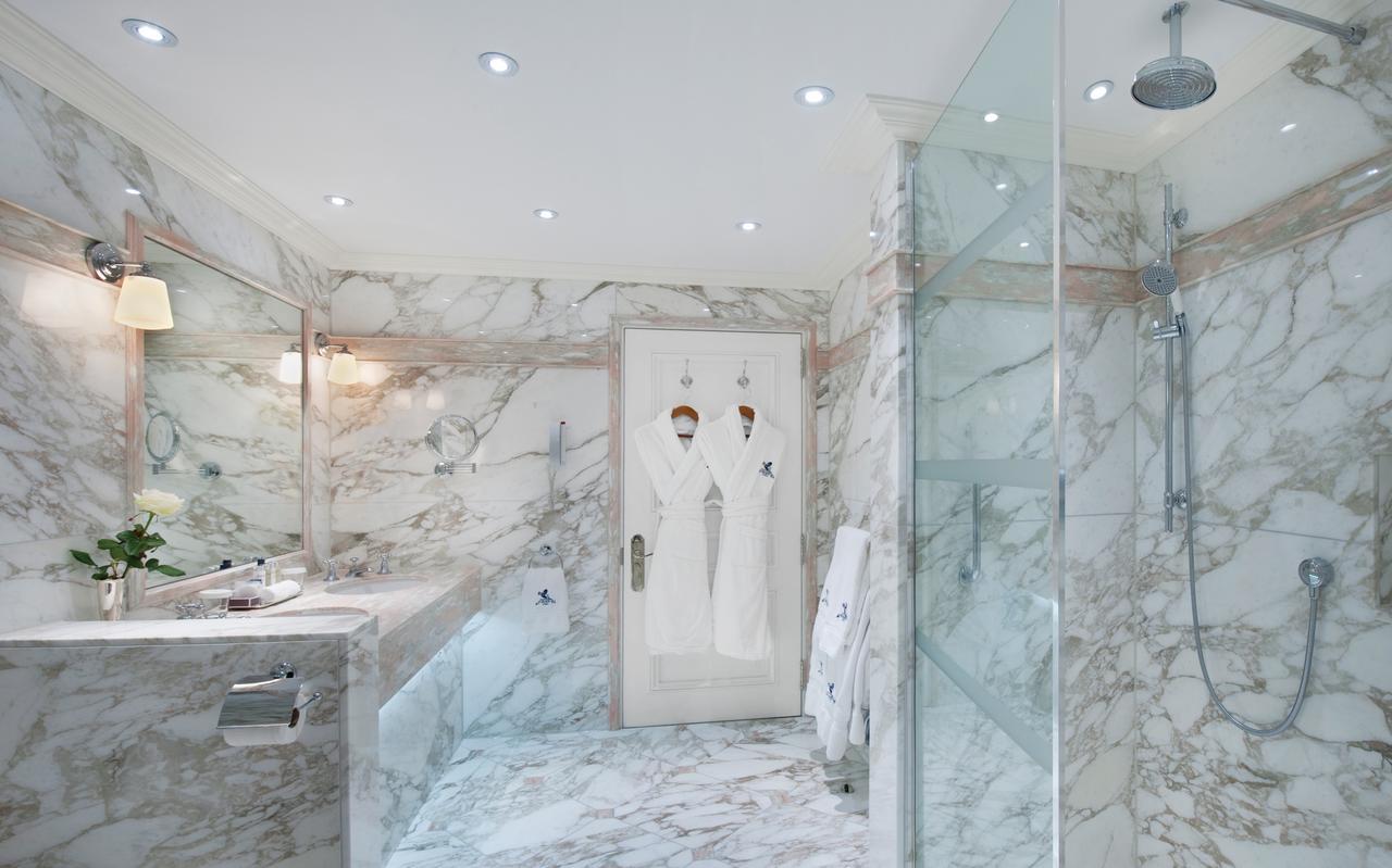 Executive Suite,1556871430:JPEG