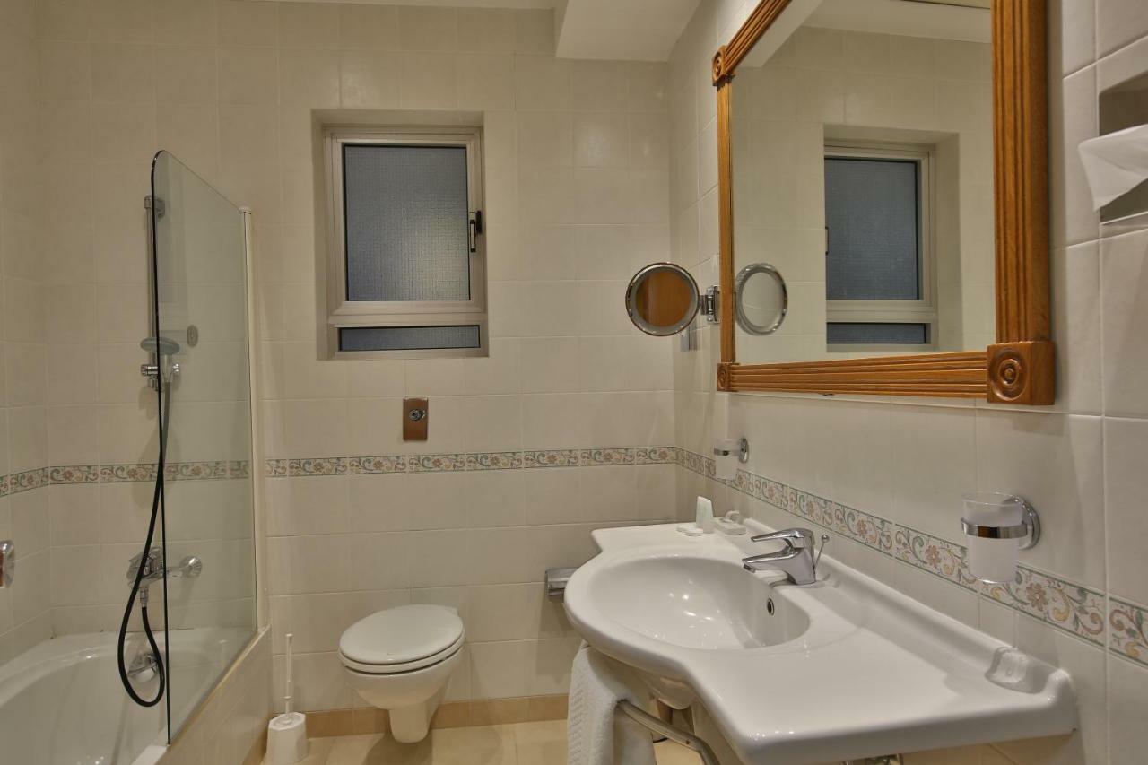 Double or Twin Room Sea View South Facing,1435906315:JPEG