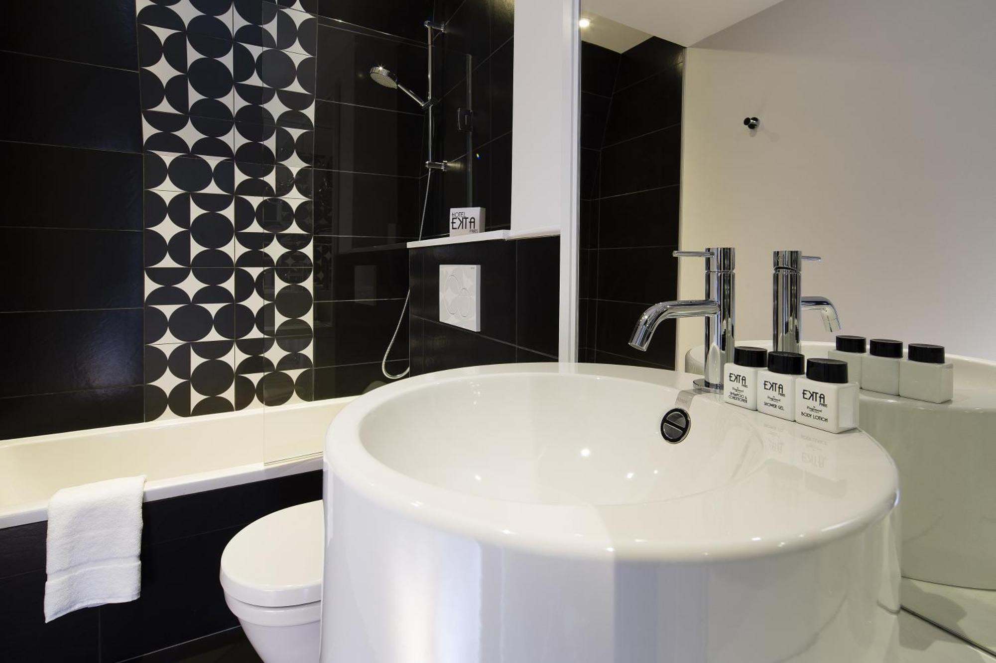 Deluxe Double Room Bath,821501198:JPEG