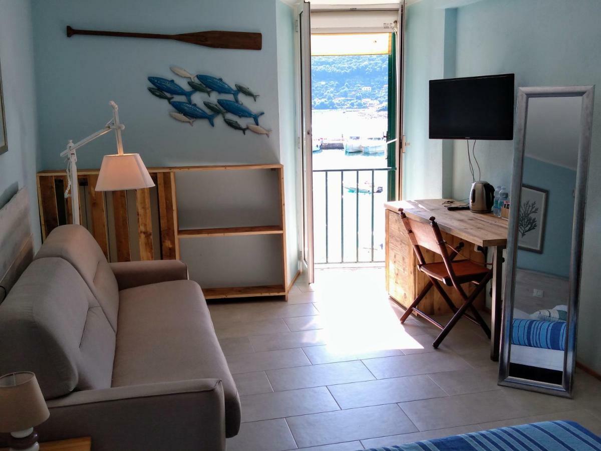 Double or Twin Room Sea View