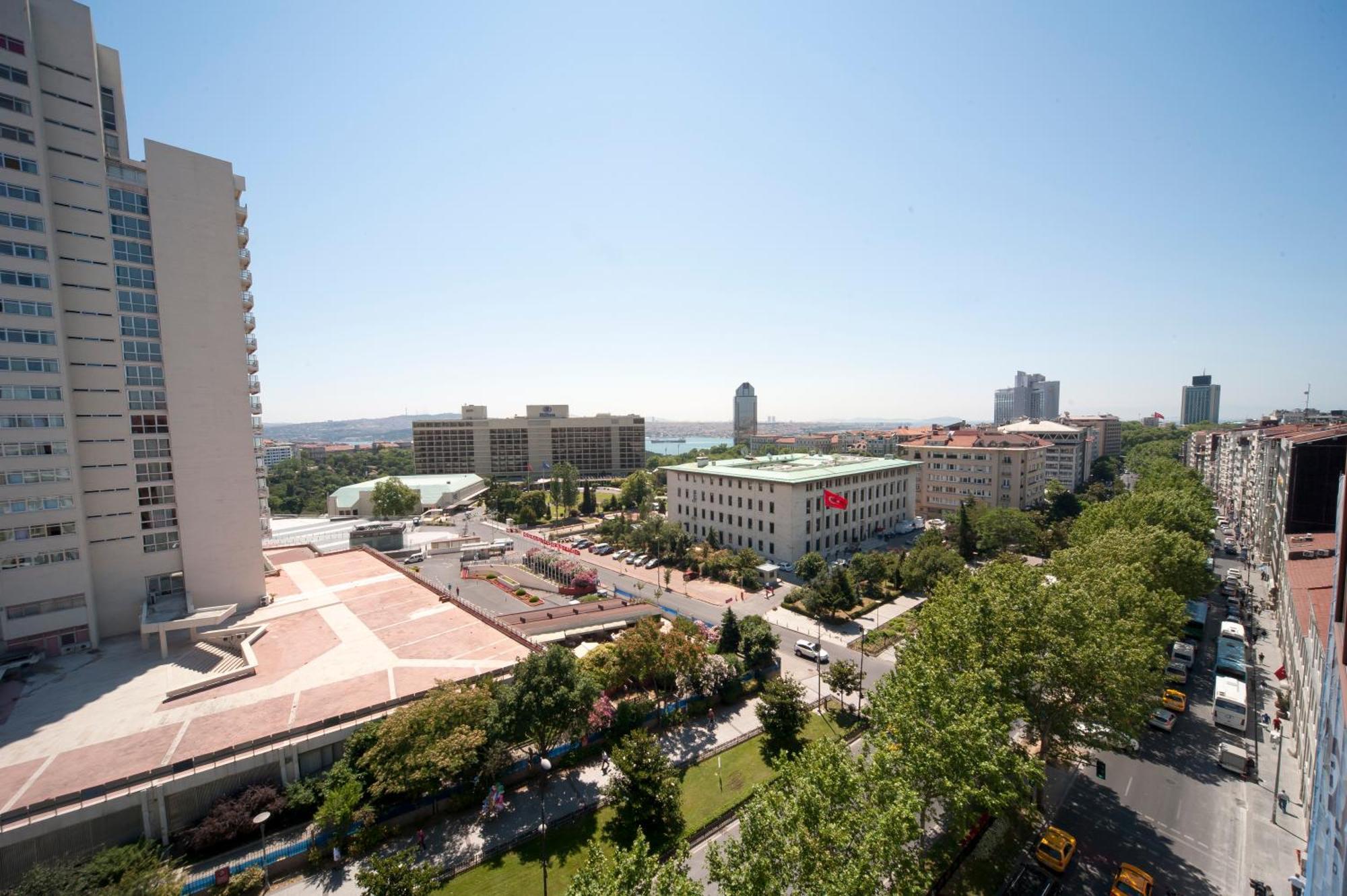 Deluxe Room with City or Partial Bosphorus View