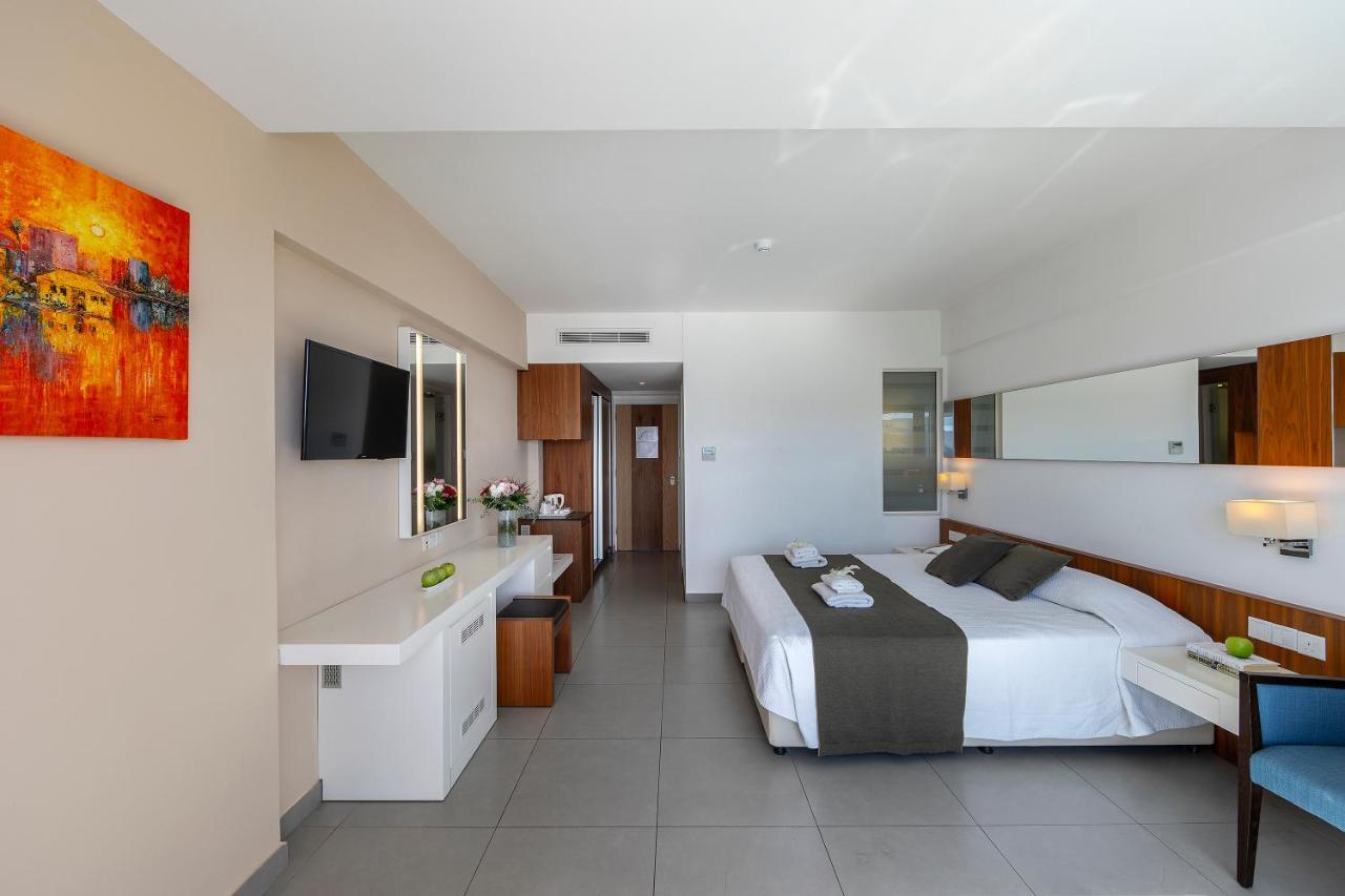 Superior Zimmer mit Pool-/Meerblick