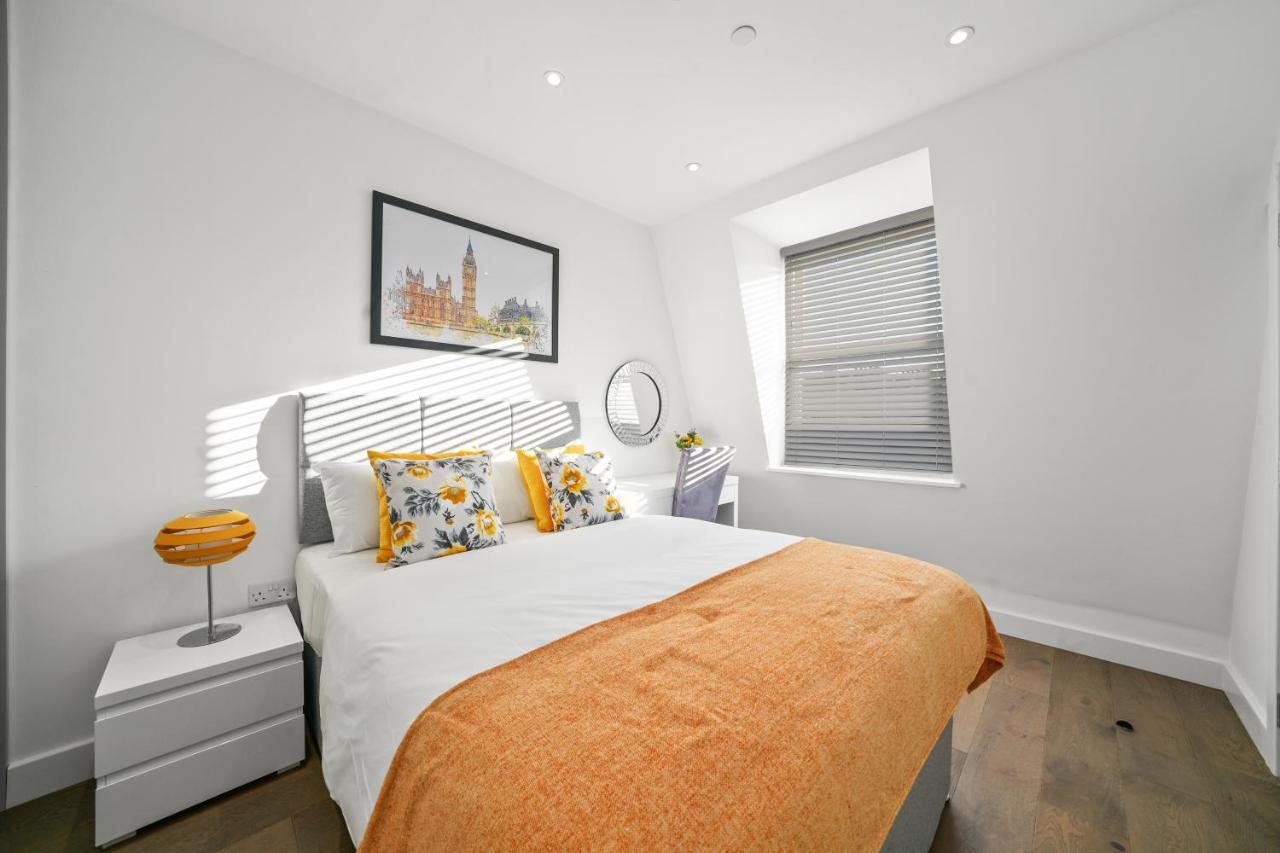 Luxury One-Bedroom Apartment Double bed
