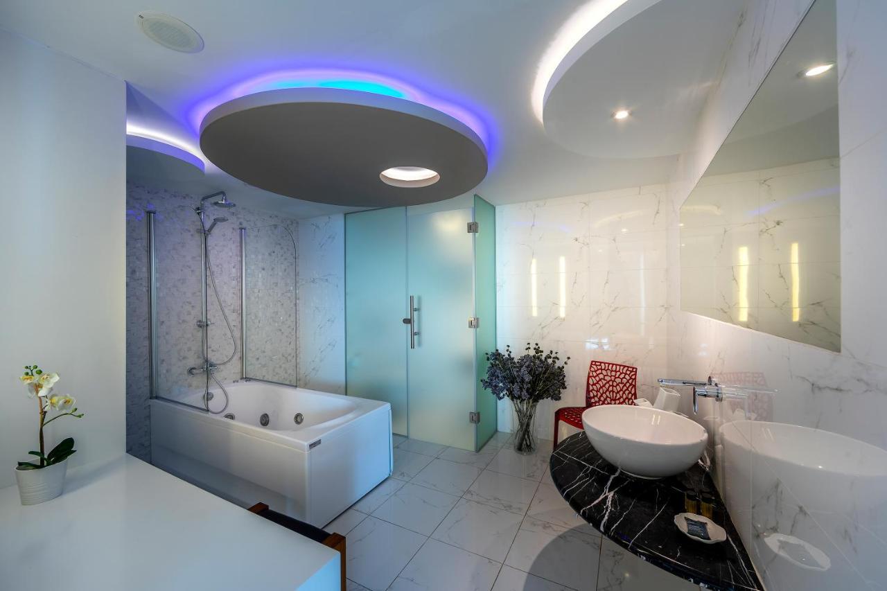 Grand Suite mit Meerblick und Whirlpool im Freien