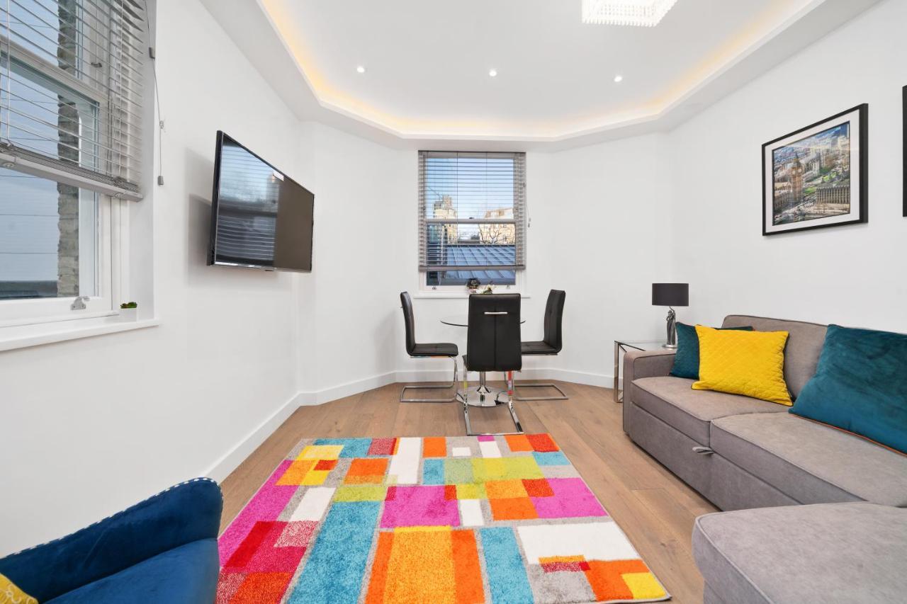 Luxury One-Bedroom Apartment Double bed