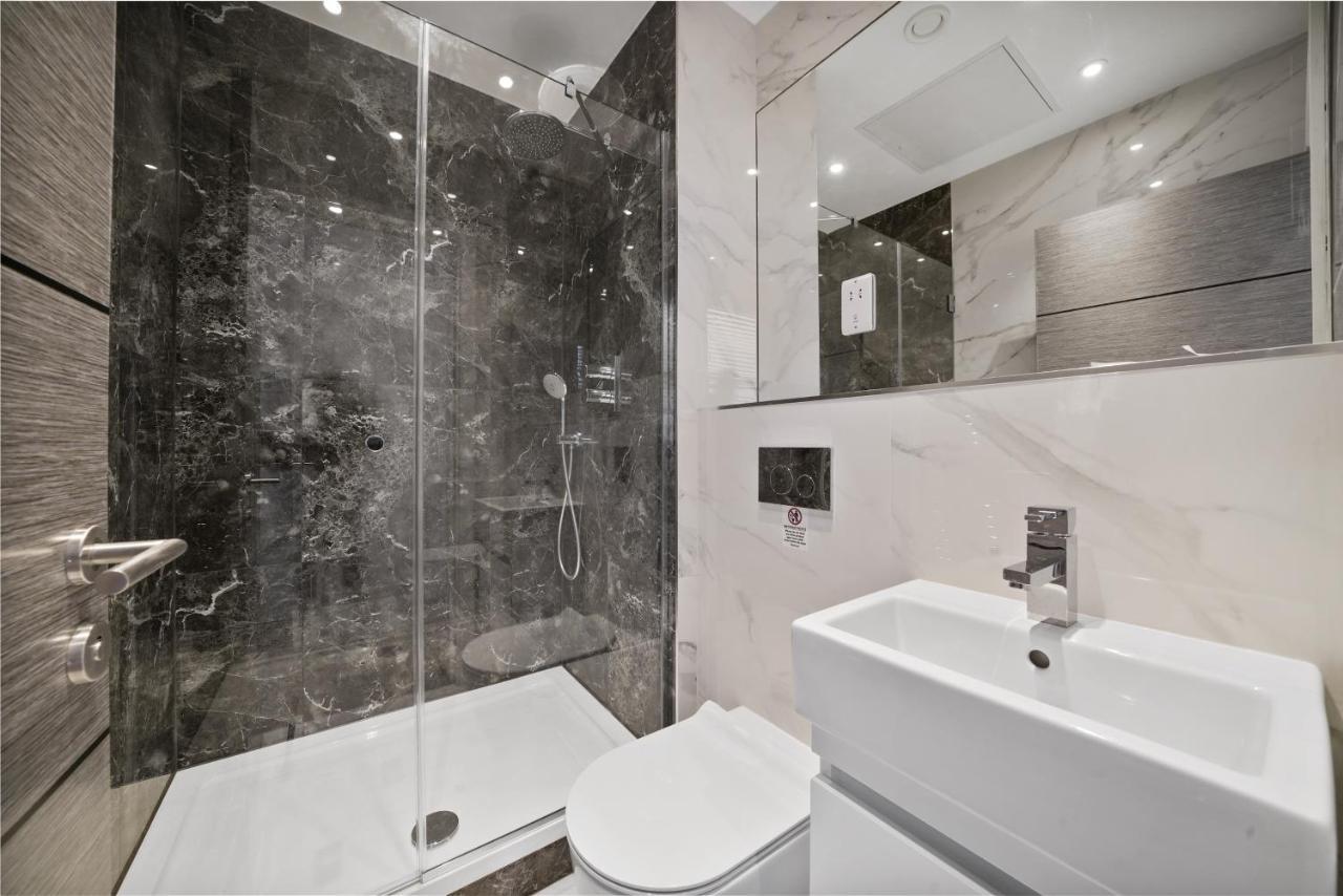 Luxury One-Bedroom Apartment Double bed