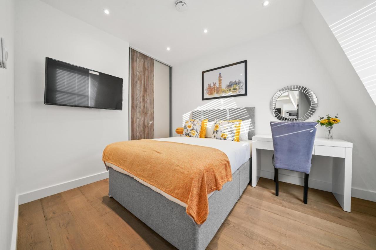 Luxury One-Bedroom Apartment Double bed