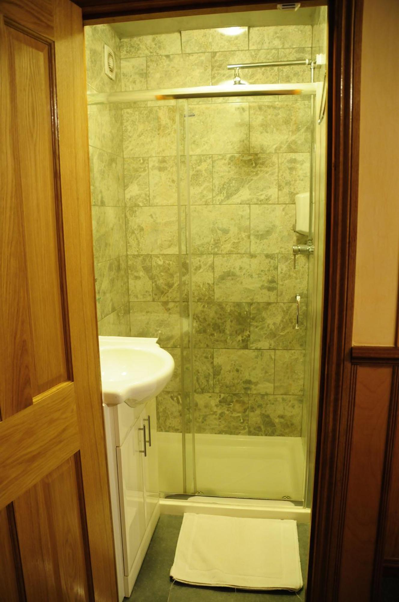 Basic Triple Room