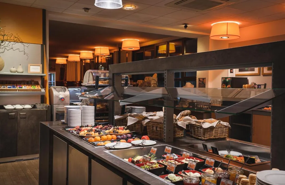 Food Hotel-1