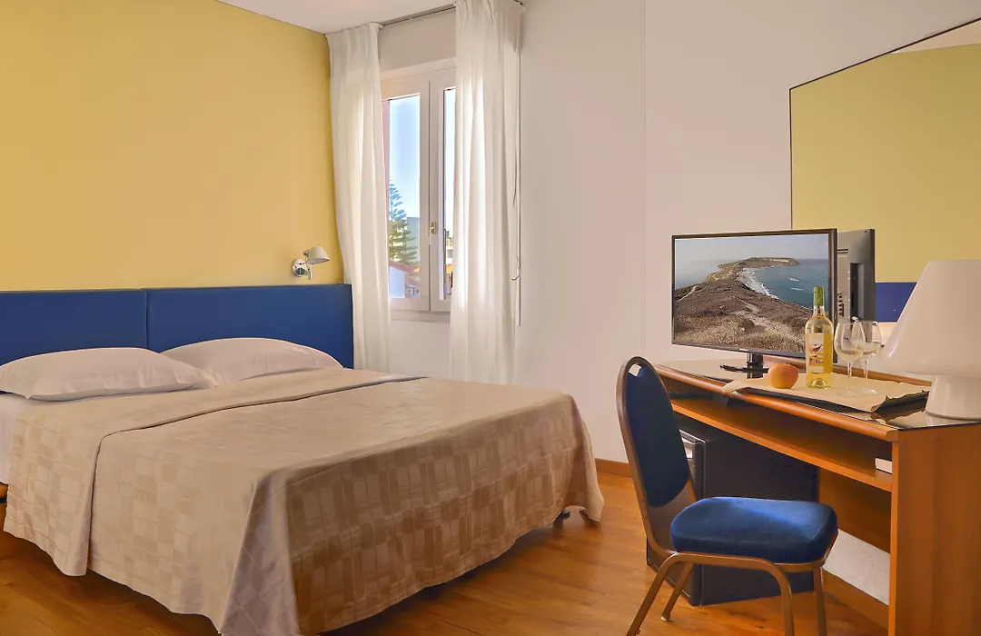 Mistral2 Hotel-1
