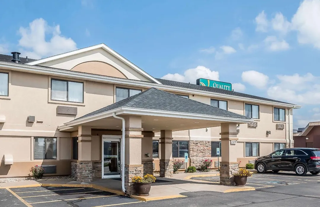 Quality Inn Coralville - Iowa River Landing-1