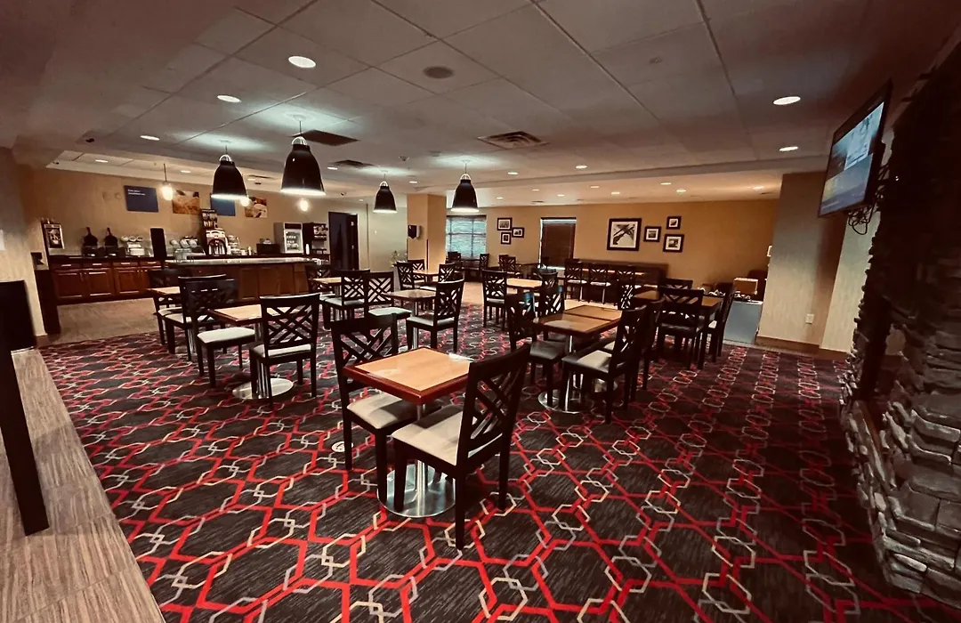 Legend Hotel Minot-1
