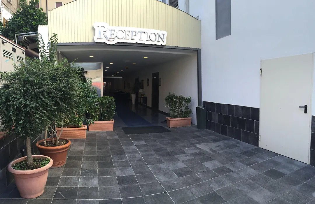 Royal Hotel-1