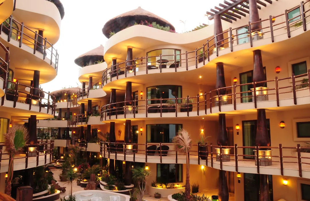 El Taj Oceanfront&Beachside Condo Hotel-1
