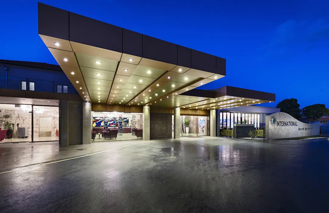 Swan River Hotel-1