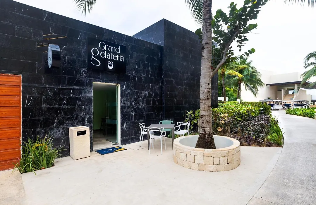 Grand Palladium Select Costa Mujeres-1